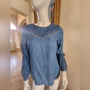 EUC-Talbots Embroidered Chambray Blouse - Blue!🐦🐦